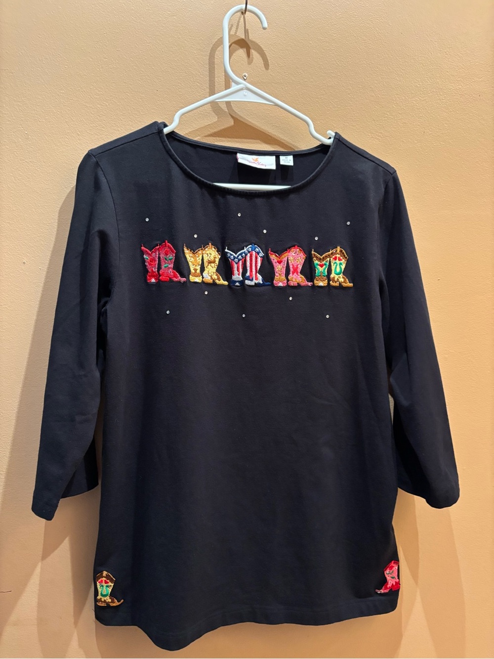 Quacker Factory Vintage 3/4 sleeve knit top  embroidered cowboy boots
